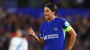 Estrela do Chelsea chamada a tribunal após dirigir insultos racistas a um polícia