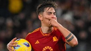 'Sport' coloca Paulo Dybala na mira do Barcelona 