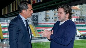 Pedro Proença recebido por Paulo Lopo em visita ao Estádio José Gomes