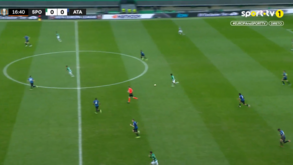 Sporting-Atalanta: Paulinho arrancou ainda antes do meio-campo e abriu o marcador com este grande remate