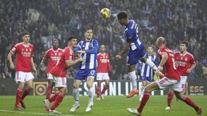 Schmidt tem motivos para se preocupar com os cruzamentos: Números comprovam permissividade do Benfica