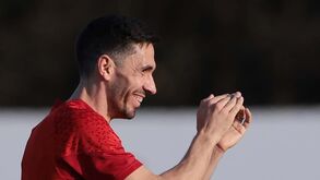 Paulo Oliveira deu o salto e agarra-se ao onze
