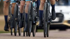 Anunciam controlo antidoping e 130 ciclistas abandonam prova em Espanha