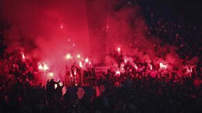 Benfica multado em mais de 8 mil euros por utilização de pirotecnia no Dragão