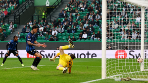 Atalanta ironiza com as bolas aos postes em Alvalade: «Ainda consegues ouvir um 'sdeng'!»