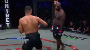 O que se passou aqui? Lutador francês provoca rival e acaba a levar KO... aos 10 segundos