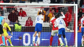 A crónica do Benfica-Rangers, 2-2: há mais acidentes nos cruzamentos 