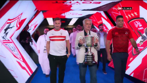 Mourinho 'superstar': português carregou troféu da Taça do Egito na companhia de Totti e Ronaldo Nazário