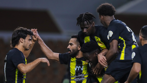 Jota regressa à competição no triunfo do Al Ittihad sobre o Al Akhdoud