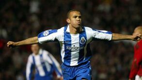 Dos poucos êxitos em Inglaterra: Costinha festejou há 20 anos