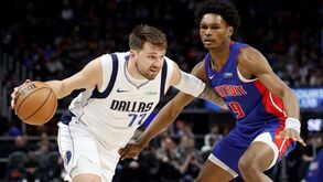 Doncic bate recorde da NBA com sexto 'triplo duplo' com 30 pontos consecutivos