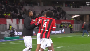Ultras do Nice revoltam-se com a equipa: antigo central do Benfica teve de ser agarrado