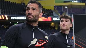 Luta na baliza do Sporting: Israel melhor nos postes enquanto Adán domina fora da área