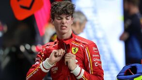 Instrutor explica como piloto-estrela da Ferrari chumbou no exame de condução