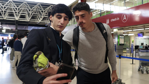 As imagens da partida do Benfica para Glasgow