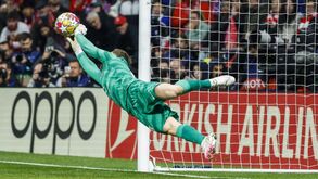 A crónica do At. Madrid-Inter, 2-1 (3-2 pen.): Oblak voa até aos 'quartos'