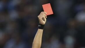 TAD convida para congresso ex-árbitro que se demitiu por... ter pedido bilhetes para o Benfica