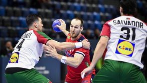 Portugal arranca torneio pré-olímpico de andebol com derrota frente à Noruega