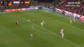 'Onde a coruja dorme': Rafael Leão marcou este golaço no Slavia Praga-Milan