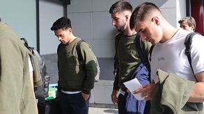 Sporting de regresso a Lisboa: as imagens da comitiva leonina ao deixar Itália