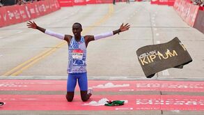 Elite da EDP Meia Maratona de Lisboa homenageia Kelvin Kiptum durante a prova