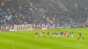Sérgio Conceição mandou a equipa agradecer aos Super Dragões e restantes adeptos do FC Porto não gostaram