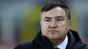 Diretor da Fiorentina é transportado para o hospital de helicóptero e jogo com a Atalanta é adiado