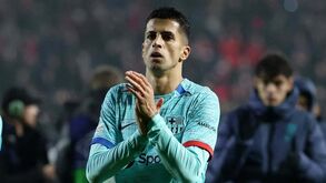 Barcelona dedica vitória sobre o At. Madrid a Cancelo: «Está a passar por um momento difícil»