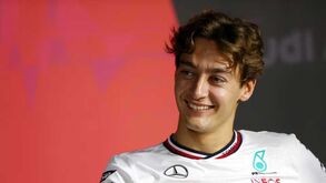 George Russell: «Ver os nomes dos pilotos a aparecerem no telefone do Toto foi muito engraçado»