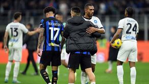 Central do Nápoles revela insulto racista de Acerbi: «És apenas um preto...»