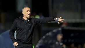 Notícia Record: João Pedro Sousa de saída do comando técnico do Famalicão