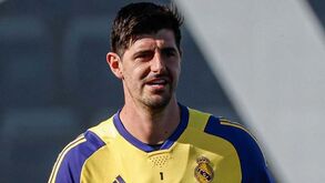 Courtois sofre rotura do menisco interno do joelho direito