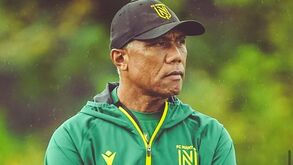 Antoine Kombouaré é o novo treinador do Nantes