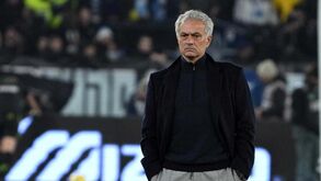 Diretor desportivo do Bayern não vai telefonar a Klopp e atira: «Mourinho? Não sei se está a aprender alemão»