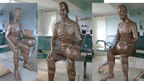 Pagaram 8,5 mil euros para fazer estátua de Harry Kane e o resultado... foi 'estranho'