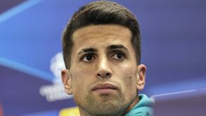 Barcelona confirma resultados: João Cancelo não tem problemas cardíacos e vai juntar-se à Seleção