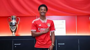 Benfica segura lateral direito de 18 anos