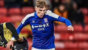 Jogador do Manchester United acusado de inalar 'gás do riso' antes de acidente de viação