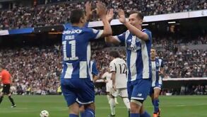 O golo de Marek Cech que deu a vitória ao FC Porto em jogo de lendas com o Real Madrid