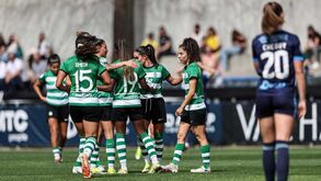 Sporting goleia Famalicão e mantém-se na perseguição ao líder 