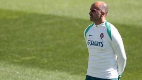 Diogo Costa faz trabalho de ginásio no treino da Seleção Nacional