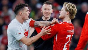 Xhaka atira-se a Hjulmand após desentendimento em campo: «Isto não tem lugar no futebol»