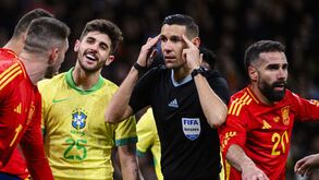 Brasileiros furiosos com arbitragem de António Nobre no jogo com a Espanha: os lances da polémica