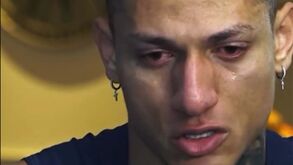 Richarlison em lágrimas: «Queria desistir. Pesquisava sobre morte... A psicóloga salvou a minha vida»