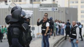 Futebol com regresso atribulado: Liga em alerta geral