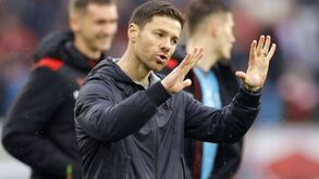 Xabi Alonso garante que fica no Bayer Leverkusen: nega ao Liverpool abre caminho a Amorim