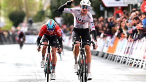 Brandon McNulty vence Grande Prémio Miguel Induráin à frente de Van Gils