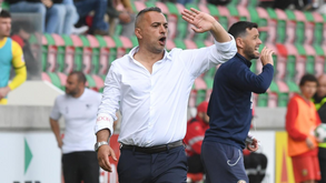 «Há um penálti a nosso favor, uma expulsão perdoada... É brincadeira»: Fábio Pereira e a arbitragem do Marítimo Leixões