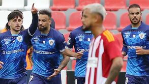 A crónica do AVS-Santa Clara, 1-2: a arte de ganhar 3 vezes numa só jornada