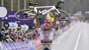 Van der Poel conquista Volta a Flandres e António Morgado faz um histórico 5.º lugar